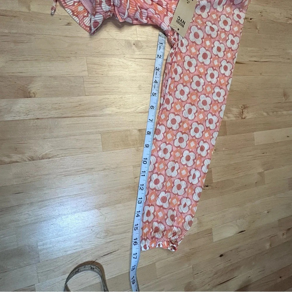 2 for$15 Madden NYC Juniors Cropped Keyhole Top - Picture 9 of 15